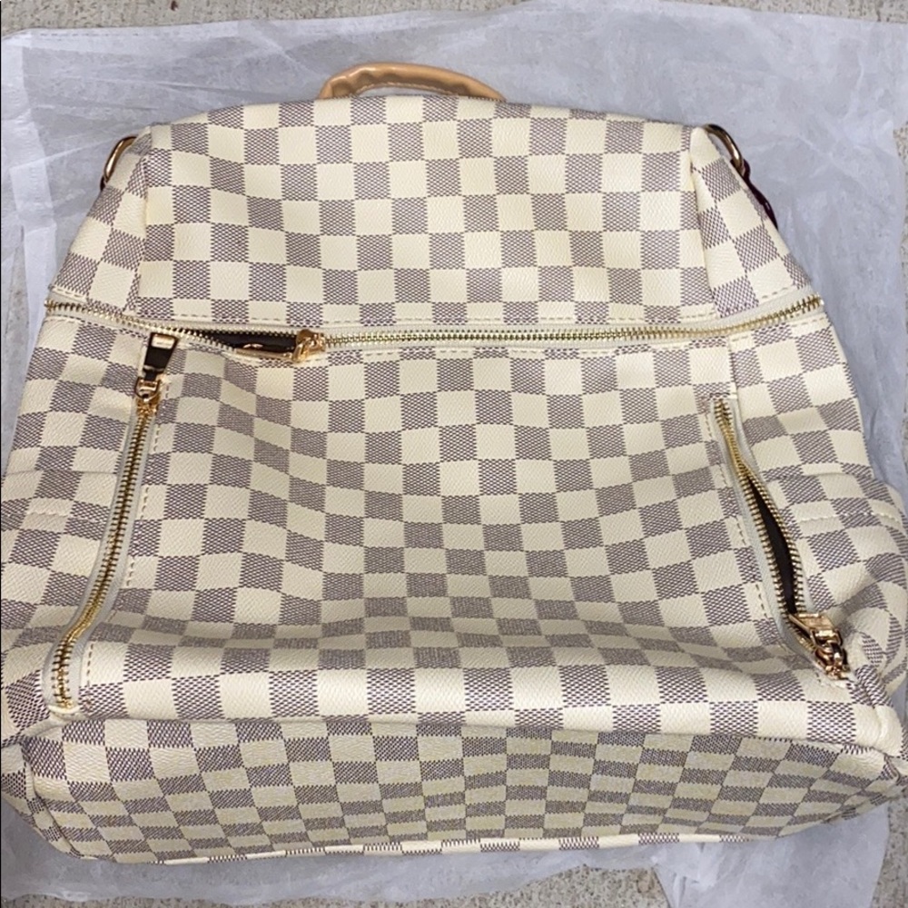 Cute stylish purse/ back pack!